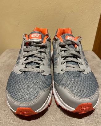 Scarpe Nike grigie e arancioni 37.5 nuove