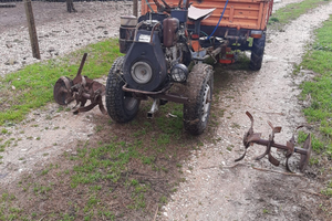 Trattore motoagricola