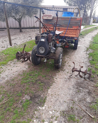 Trattore motoagricola