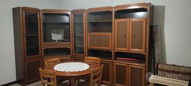 Soggiorno 60€ trattabili ( no tavolo e sedie)