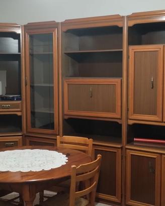 Soggiorno 60€ trattabili ( no tavolo e sedie)