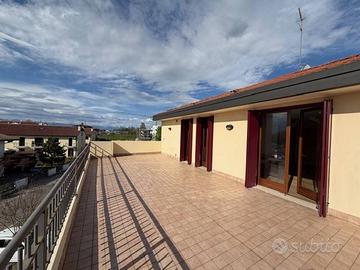 ATTICO ESPOSTO A SUD CON TERRAZZA DI 30MQ
