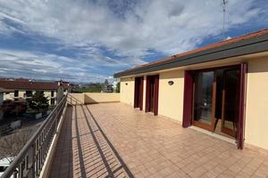 ATTICO ESPOSTO A SUD CON TERRAZZA DI 30MQ