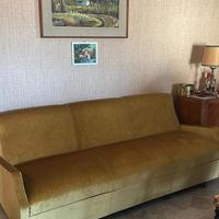 Divano letto e due poltrone