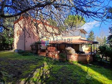 Villa di 284 m² con più di 5 locali a Collesalvett