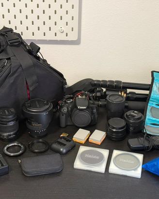 Kit fotografico Canon 600D con lenti e accessori