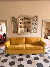 Divano design belga color senape