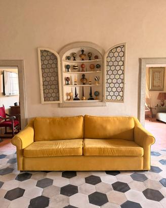 Divano design belga color senape