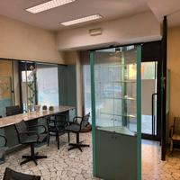 Arredamento per negozio da parrucchiera