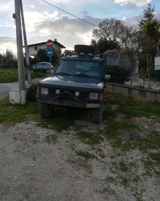 Disponibili ricambi Land Rover Discovery I .