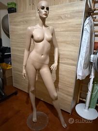 Manichino con base in cristallo
