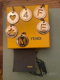 Charmes Fendi in metallo dorato €45 cadauno