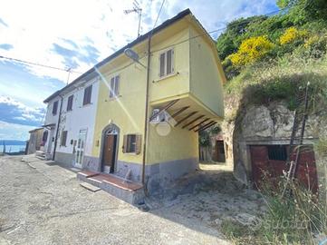 CASA INDIPENDENTE A MONTEFIASCONE