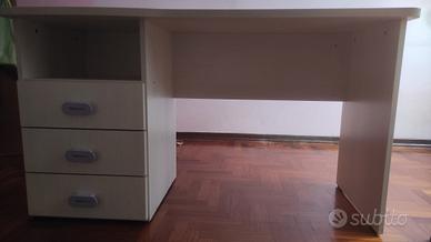 Scrivania -ritiro a mano Torino