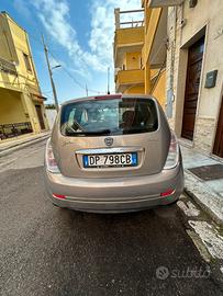 Lancia y