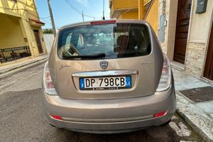 Lancia y