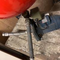 Pompa acqua 220 V completa di attacchi e manicotti