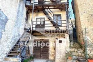 Casa indipendente di 143 m² con 5 locali e box aut