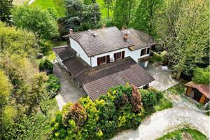 Casa indipendente di 306 m² con più di 5 locali e 