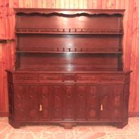 Credenza e piattaia in stile classico