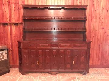 Credenza e piattaia in stile classico