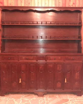 Credenza e piattaia in stile classico