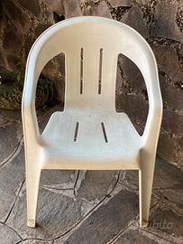 37 Sedie in plastica bianca