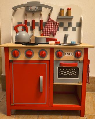 Cucina giocattolo in legno per bambini
