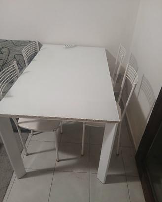 tavolo soggiorno con 4 sedie