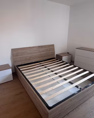 Letto matrimoniale 160x200 + 2 comodini – €130