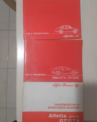 Lotto di manuali originali d'epoca Alfa Romeo 