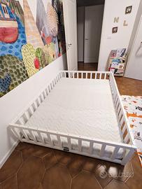 lettino montessoriano in legno bianco