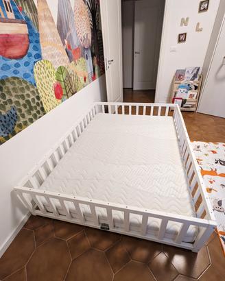 lettino montessoriano in legno bianco