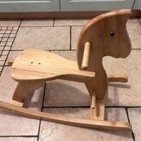 Cavallo a dondolo di legno mai usato