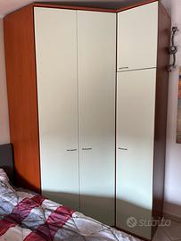 Armadio angolare / Cabina armadio in legno