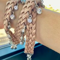 Bracciale in finta pelle intrecciata e brillantini
