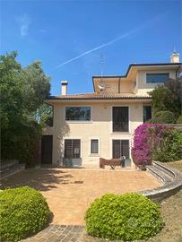Villa a Latina