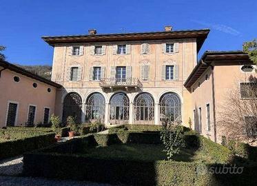 Immobile in asta di 1433 m² con più di 5 locali e 