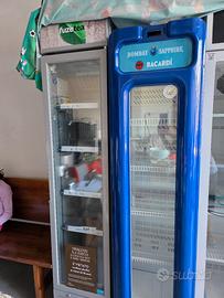 Vetrina frigorifero per bibite brandizzato