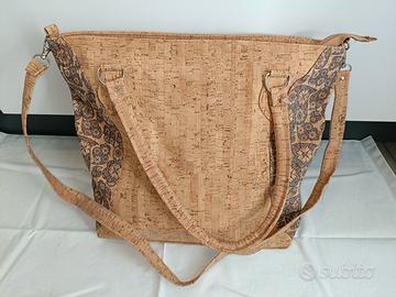 Borsa in sughero con dettagli decorati