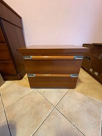 coppia di comodini in legno, 2 cassetti