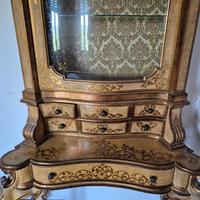 Mobile barocco con vetrina