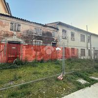 CASA SEMINDIPENDENTE A NOALE