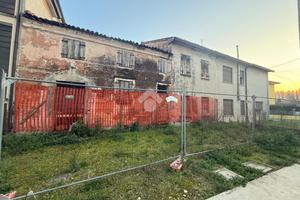 CASA SEMINDIPENDENTE A NOALE