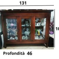 Credenza bassa con cristalliera in arte povera