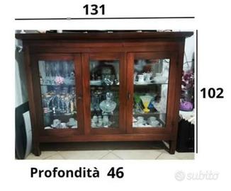 Credenza bassa con cristalliera in arte povera