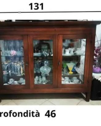 Credenza bassa con cristalliera in arte povera