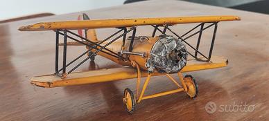 aereo in latta da collezione