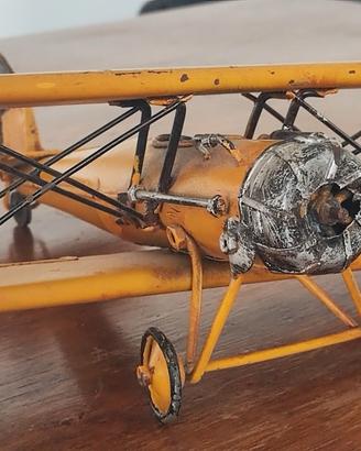 aereo in latta da collezione