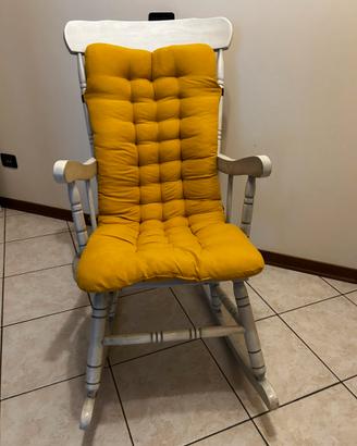 Sedia a dondolo stile shabby